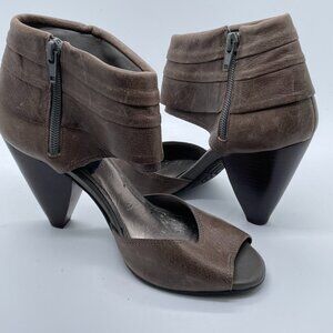 Gianni Bini Taupe Heels Size 6.5